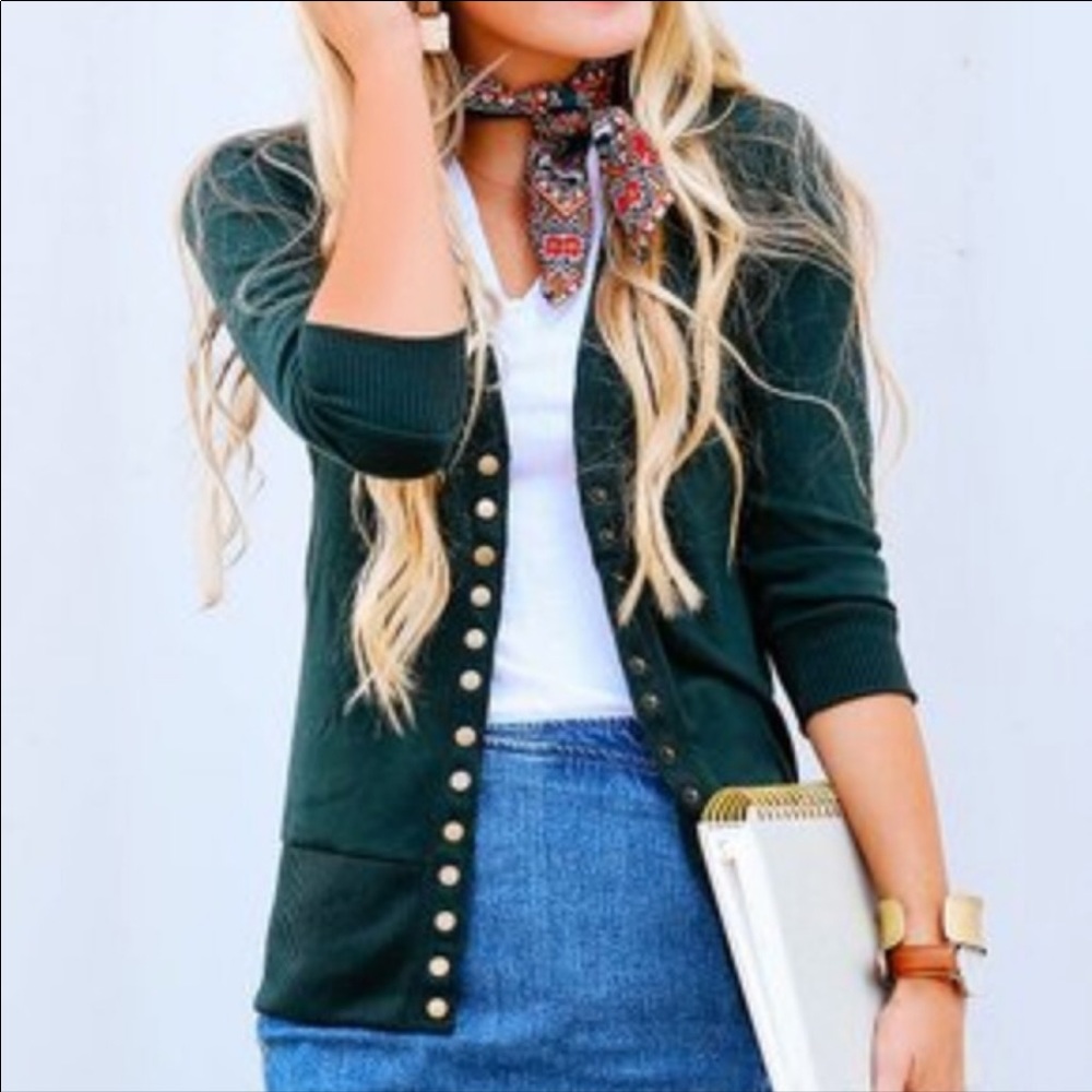 ✨LAST ONES ✨Hunter green snap closure cardigan - Picture 3 of 4